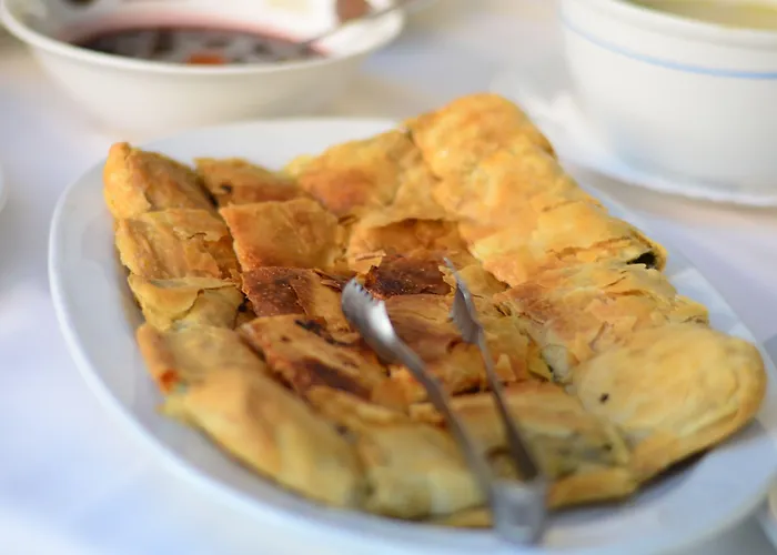 Zografos فندق