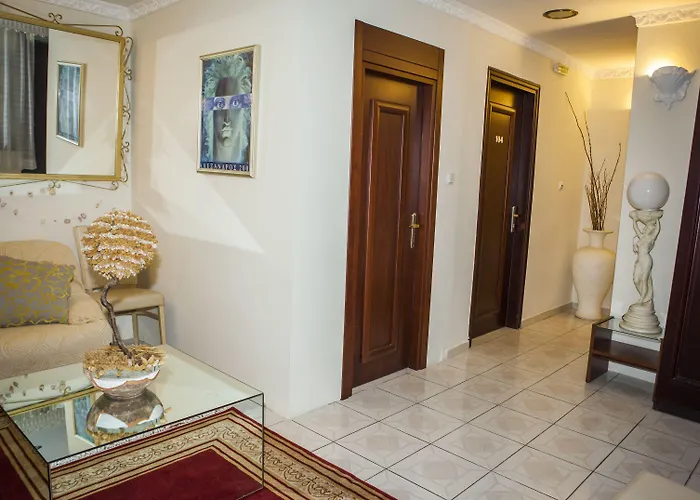 Zografos فندق