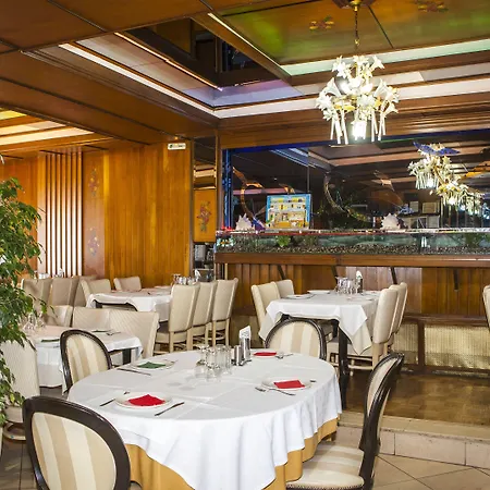 Zografos فندق Paralía