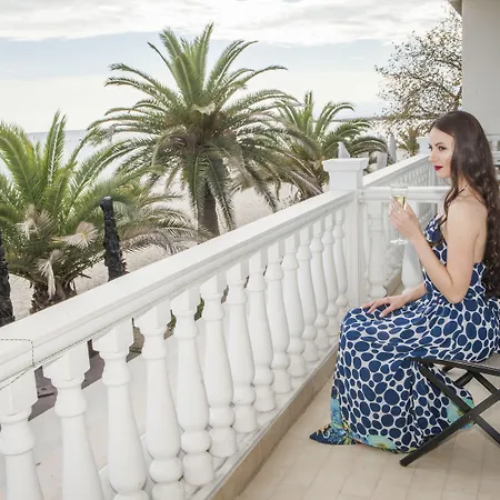 Zografos فندق Paralía